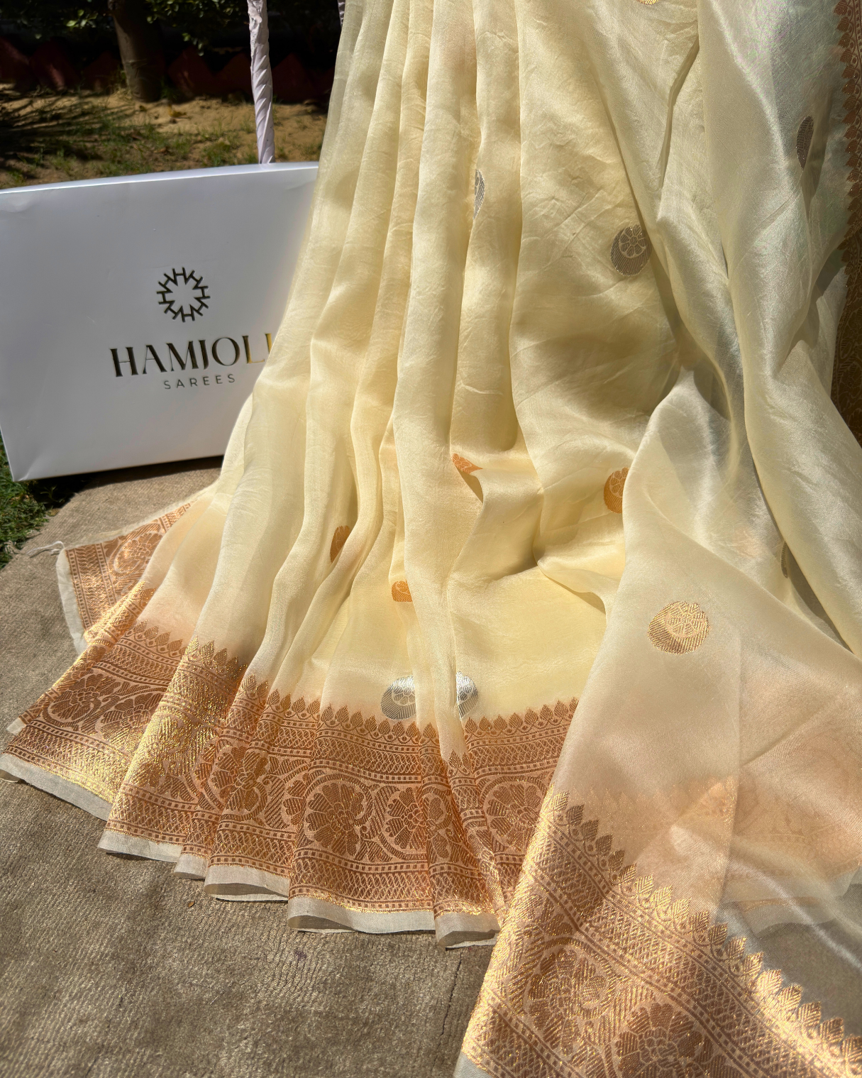 White-Gold Chand Tara Pure Banarasi Kora Silk Saree