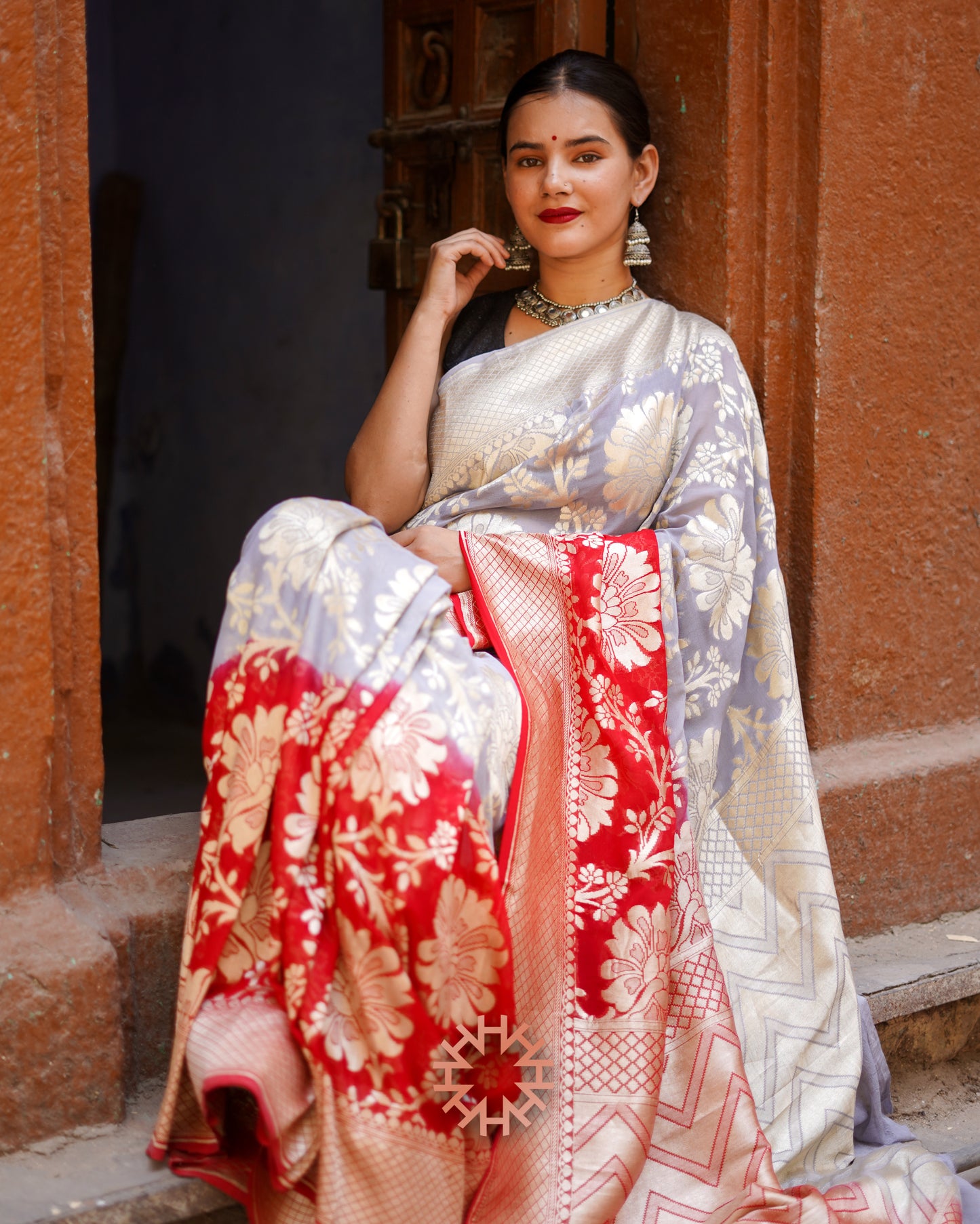 Silver & Crimson Banarasi Khaddi Georgette Handloom Saree
