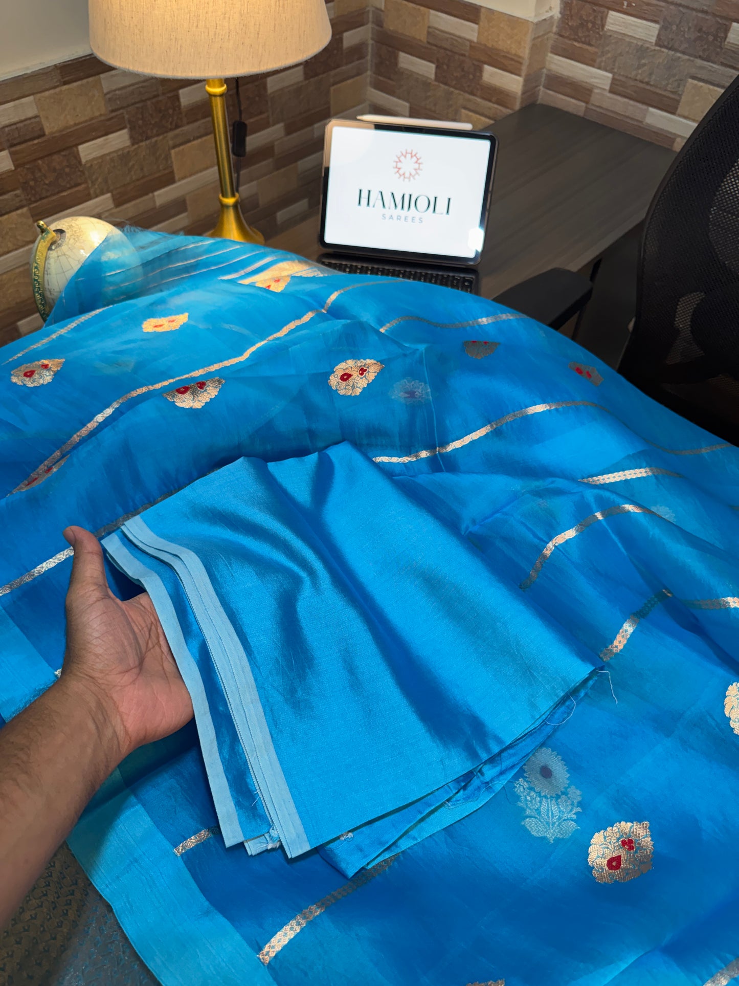 The Electric Cyan Kora & Chinya Silk Unstitched Suit Set