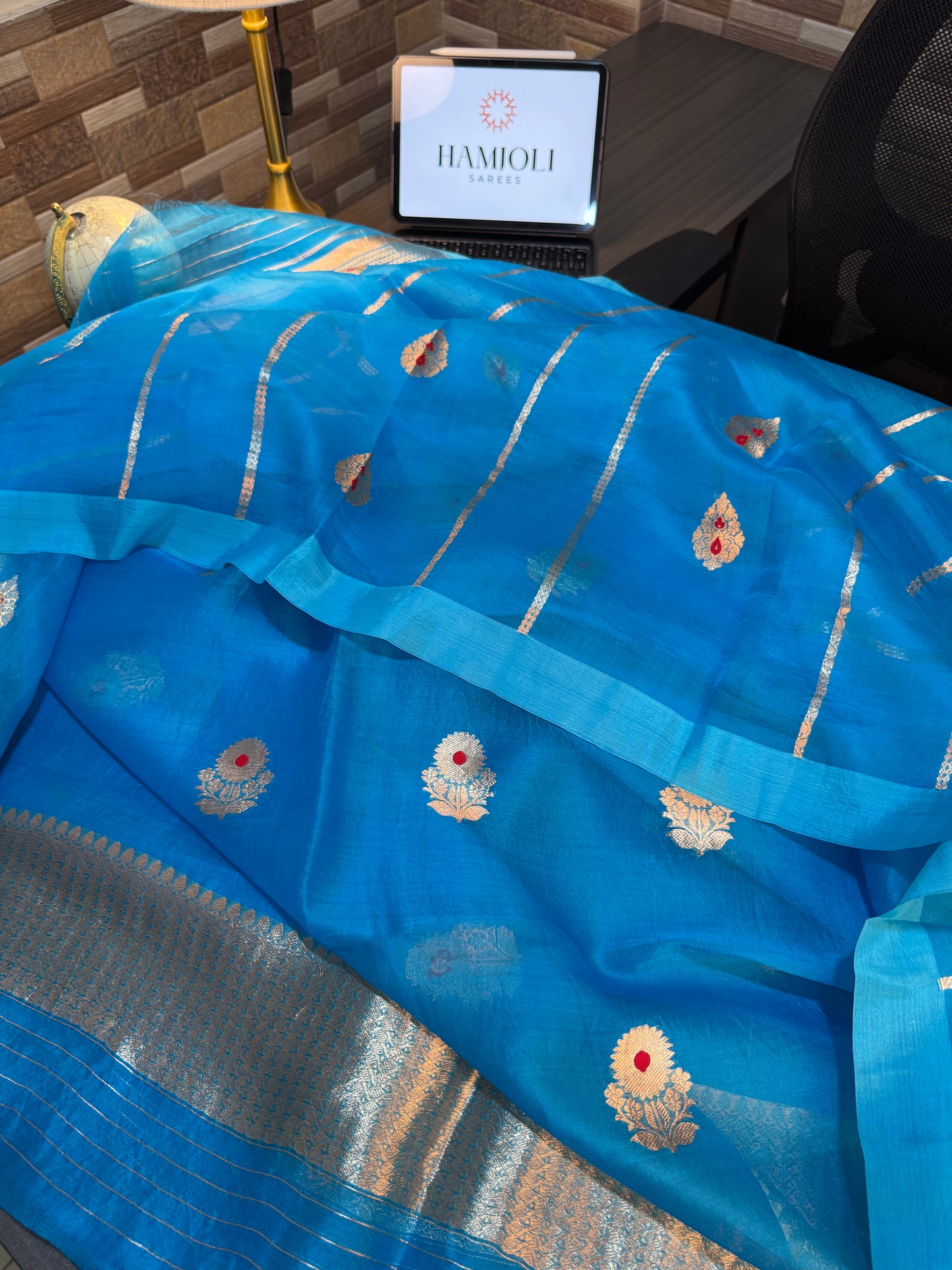 The Electric Cyan Kora & Chinya Silk Unstitched Suit Set