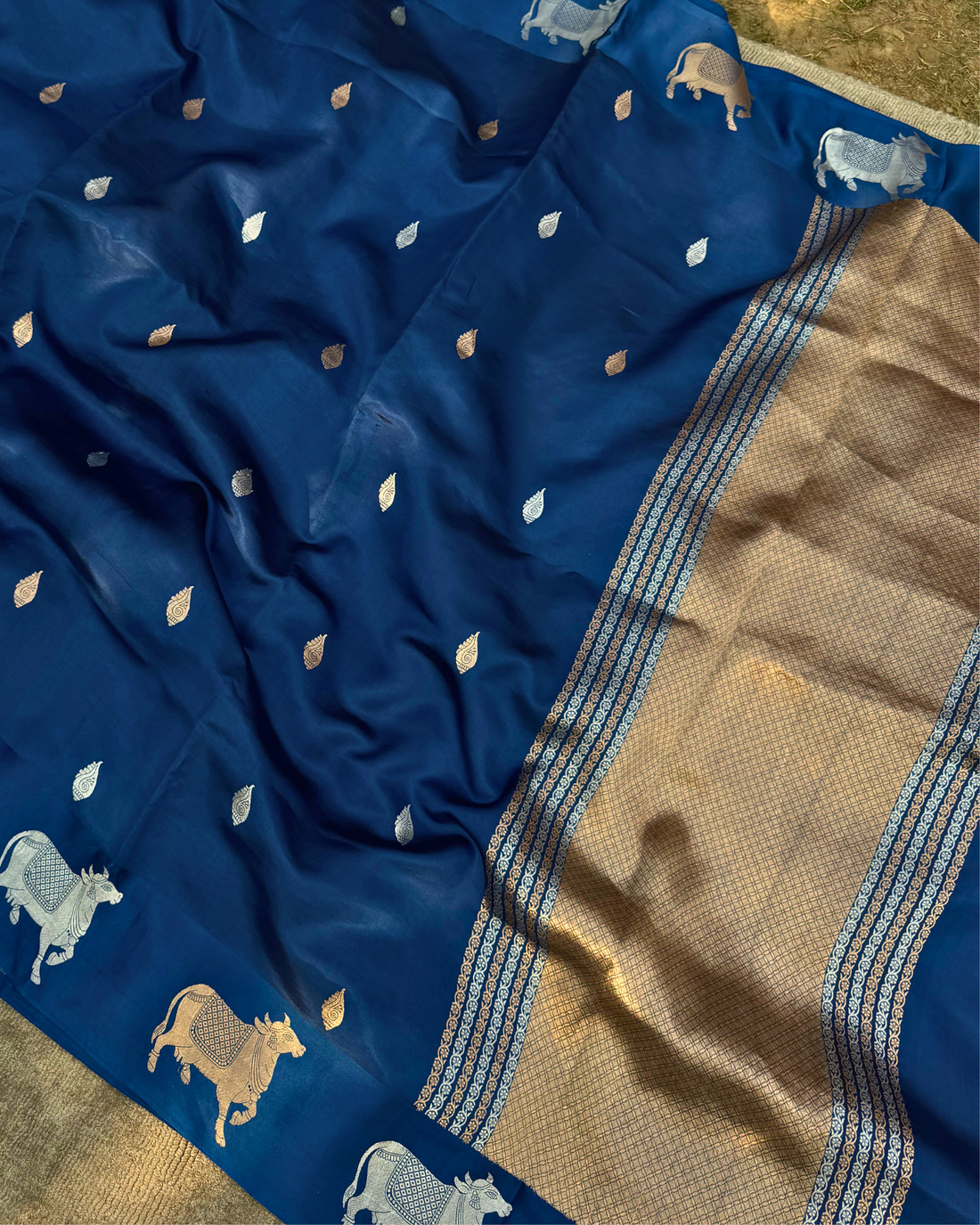 Close-up of small Shankh boota motifs on deep sea blue Mulberry soft silk saree