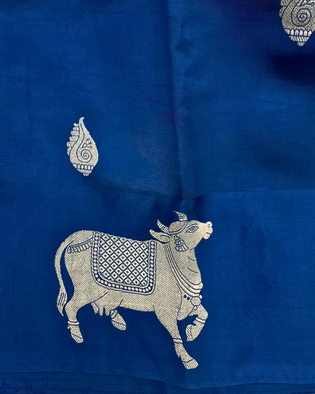 Artisan handloom weaving view of deep sea blue pure Mulberry soft silk saree