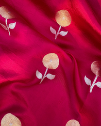 Pleats detail of dark pink pure Banarasi Mulberry soft silk handloom saree