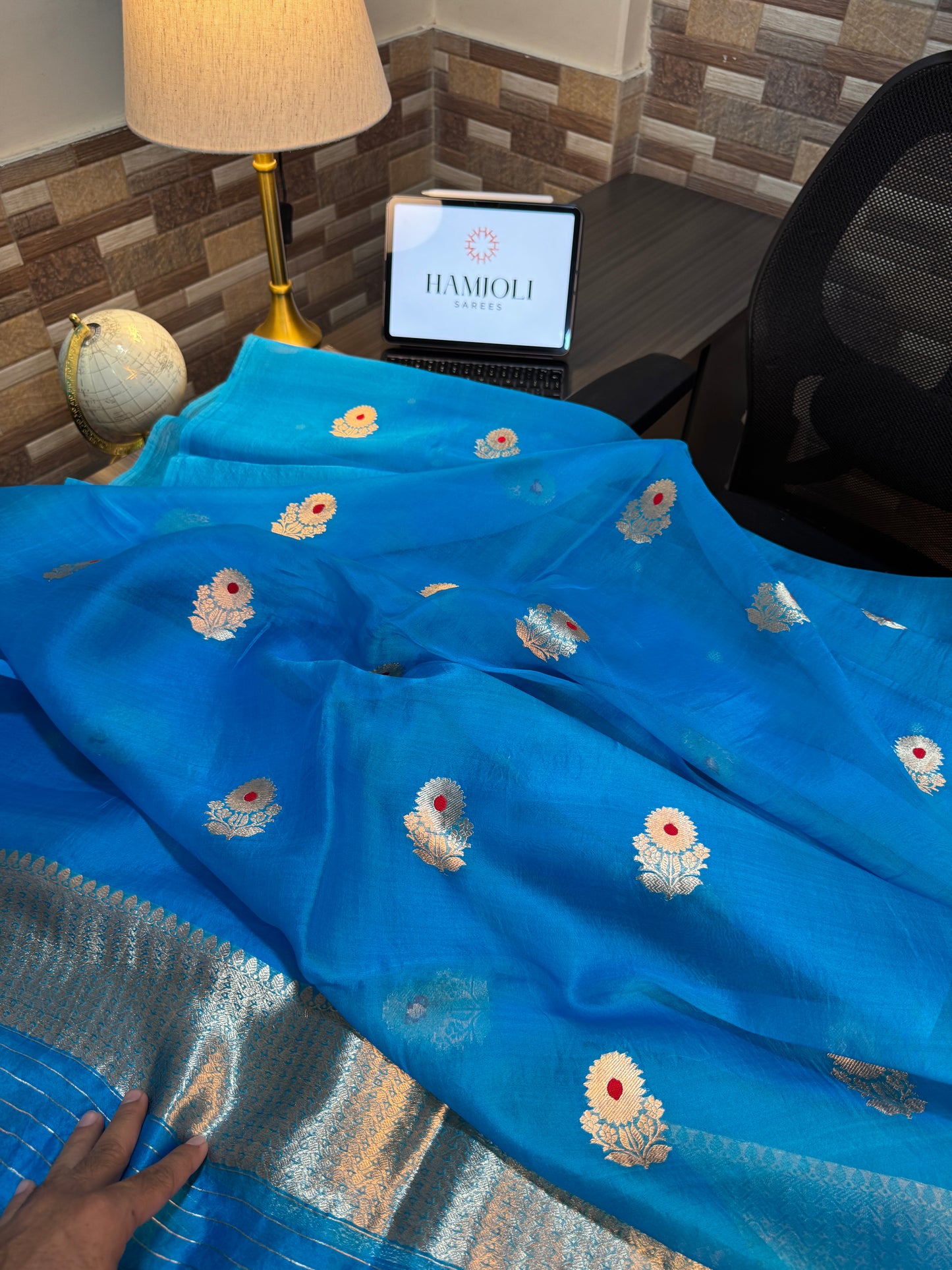 The Electric Cyan Kora & Chinya Silk Unstitched Suit Set