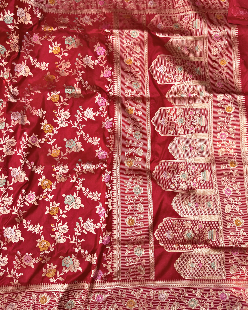 Red pure Katan silk Banarasi saree in floral Jangla jaal with radiant zari