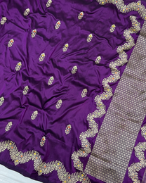 Close-up of Kadhwa boota motifs with silver thread detailing