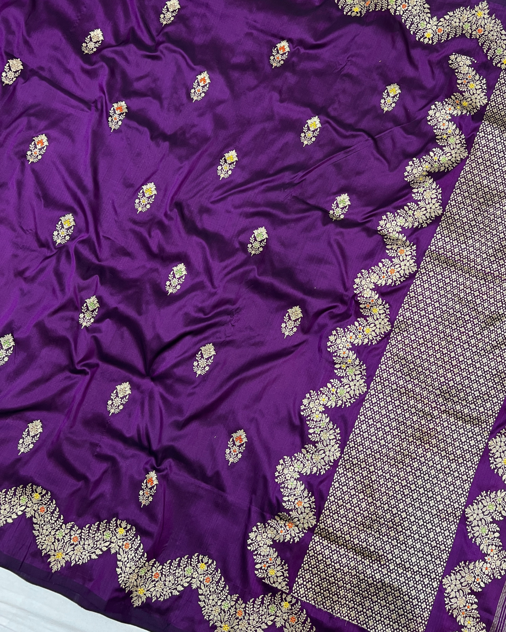 Close-up of Kadhwa boota motifs with silver thread detailing
