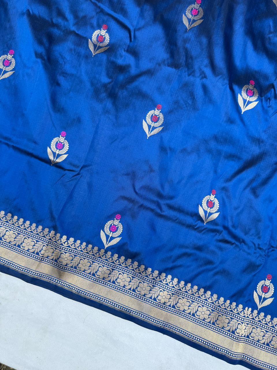 Neel-Kamal heirloom Banarasi saree pallu woven by master Varanasi artisans
