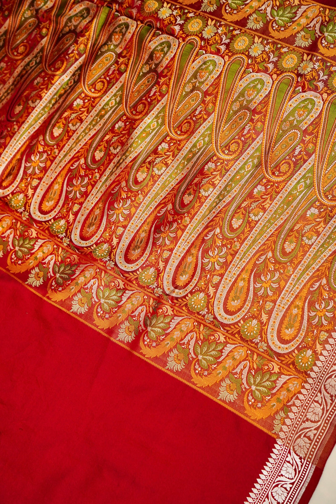 Lustrous silk finish with comfortable cotton reverse on Mashru saree