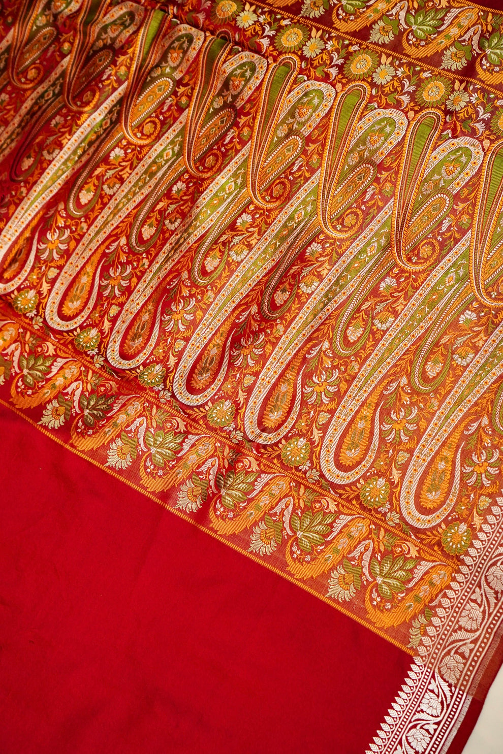 Lustrous silk finish with comfortable cotton reverse on Mashru saree